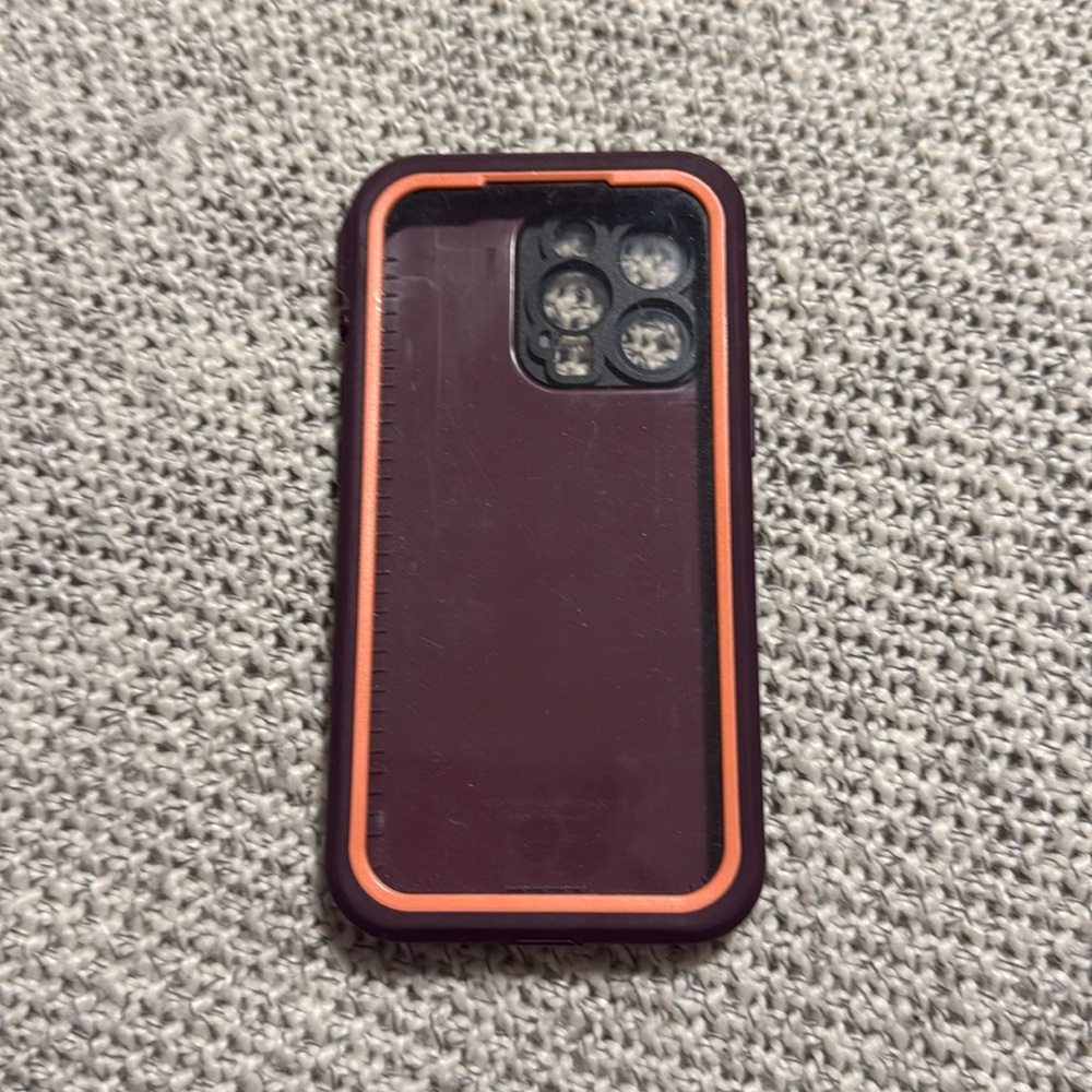 iPhone 13 Pro Lifeproof